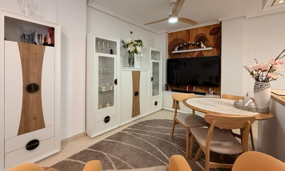 Segunda mano - Apartamento -
Torrevieja - Centro
