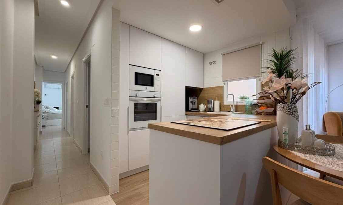 Segunda mano - Apartamento -
Torrevieja - Centro