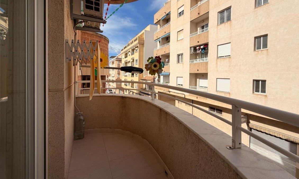 Segunda mano - Apartamento -
Torrevieja - Centro