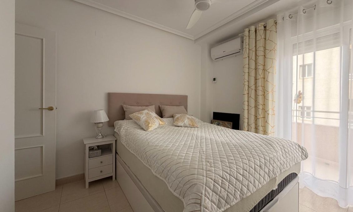 Segunda mano - Apartamento -
Torrevieja - Centro