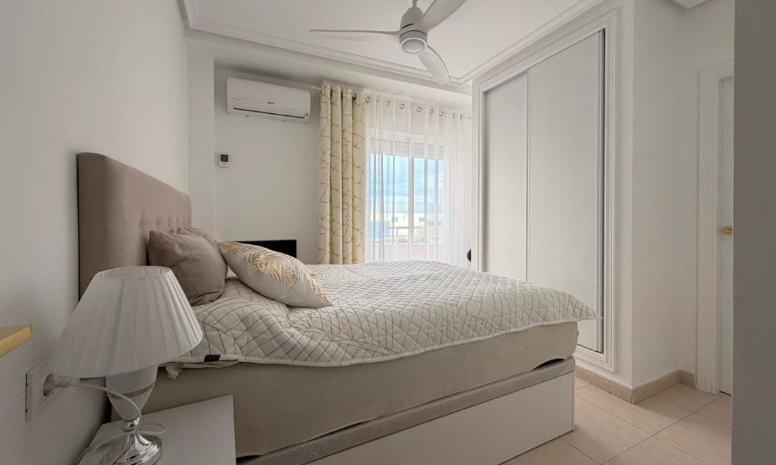 Segunda mano - Apartamento -
Torrevieja - Centro