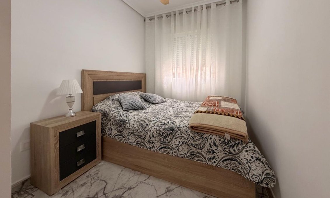 Segunda mano - Apartamento -
Torrevieja - Centro