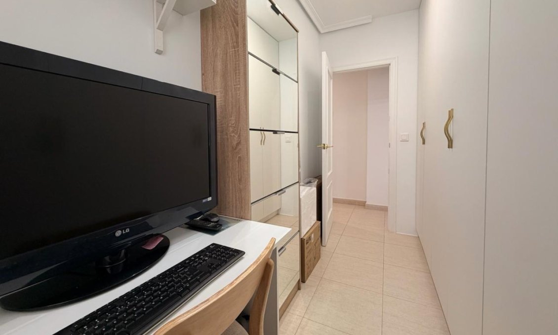 Segunda mano - Apartamento -
Torrevieja - Centro