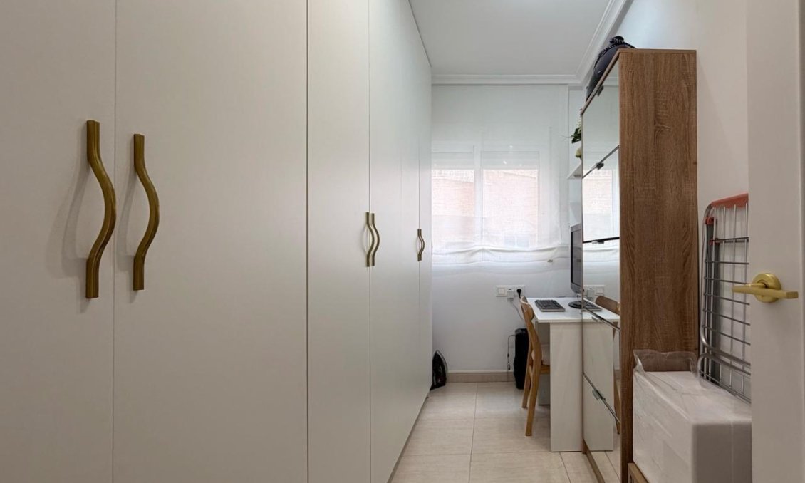 Segunda mano - Apartamento -
Torrevieja - Centro