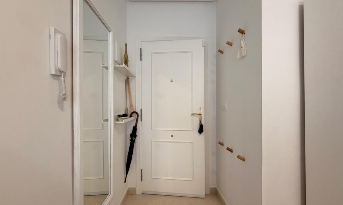 Segunda mano - Apartamento -
Torrevieja - Centro