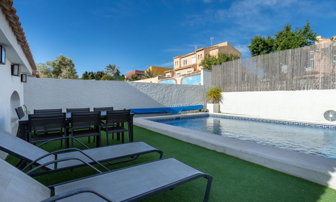 Segunda mano - Villa -
Los Balcones - Costa Blanca