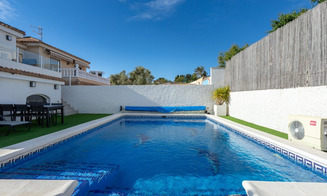 Segunda mano - Villa -
Los Balcones - Costa Blanca