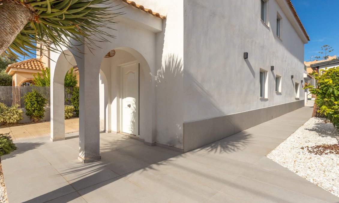 Segunda mano - Villa -
Los Balcones - Costa Blanca