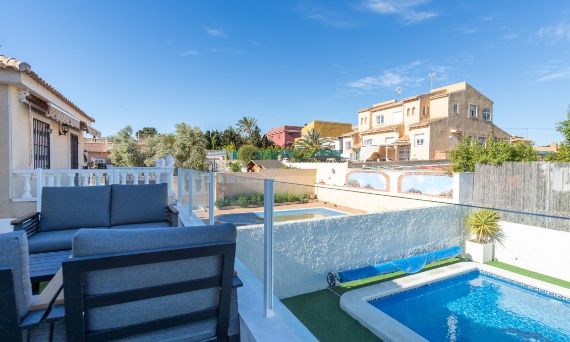 Segunda mano - Villa -
Los Balcones - Costa Blanca