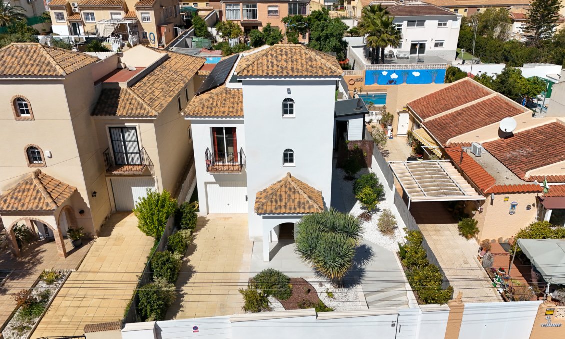 Segunda mano - Villa -
Los Balcones - Costa Blanca