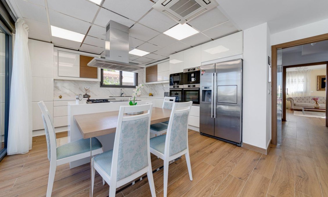 Wiederverkauf - Villa -
Torrevieja - Costa Blanca