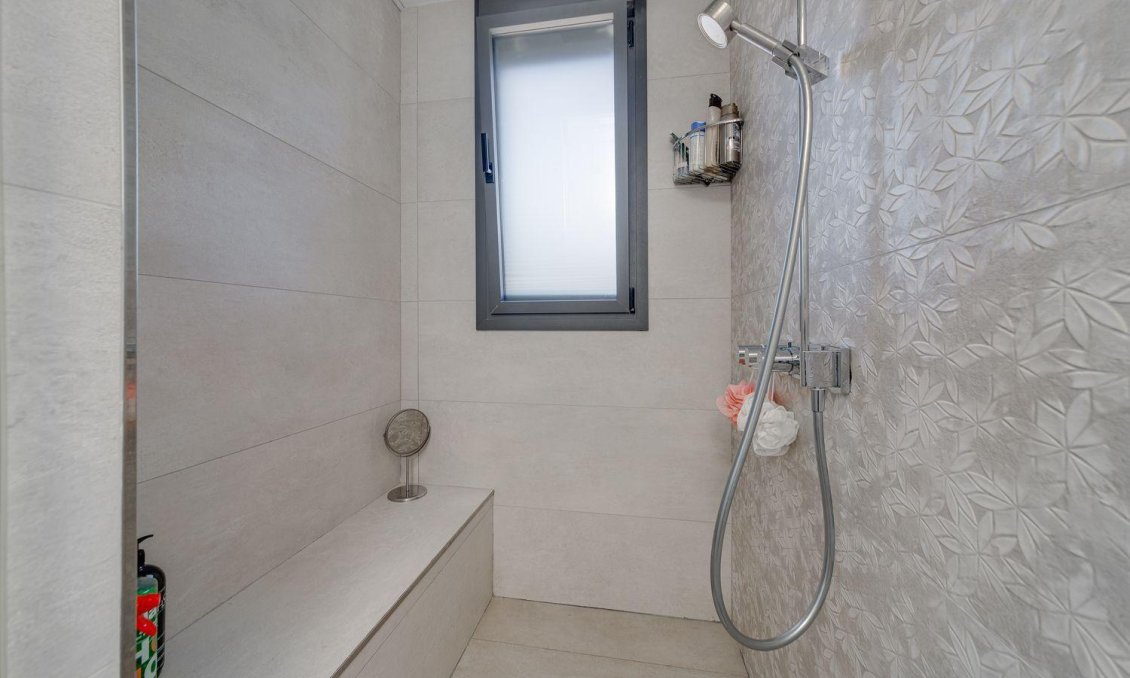 Wiederverkauf - Villa -
Torrevieja - Costa Blanca