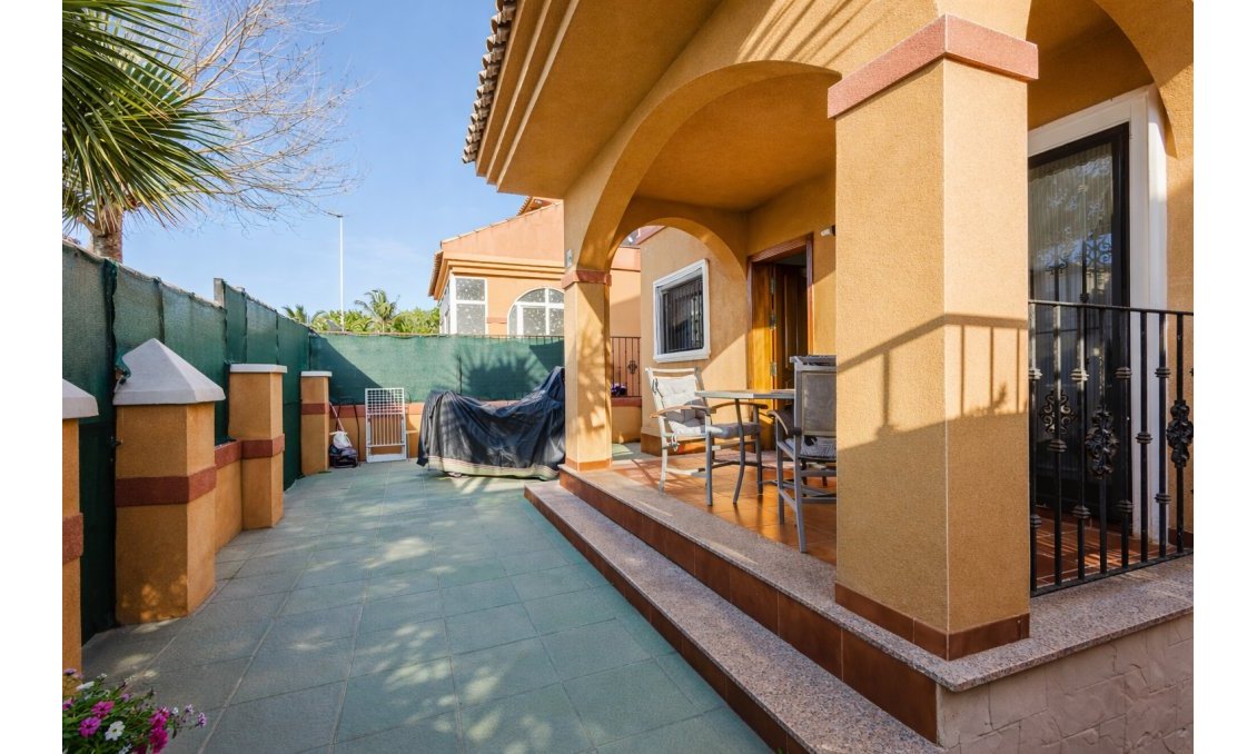 Wiederverkauf - Villa -
Torrevieja - Costa Blanca