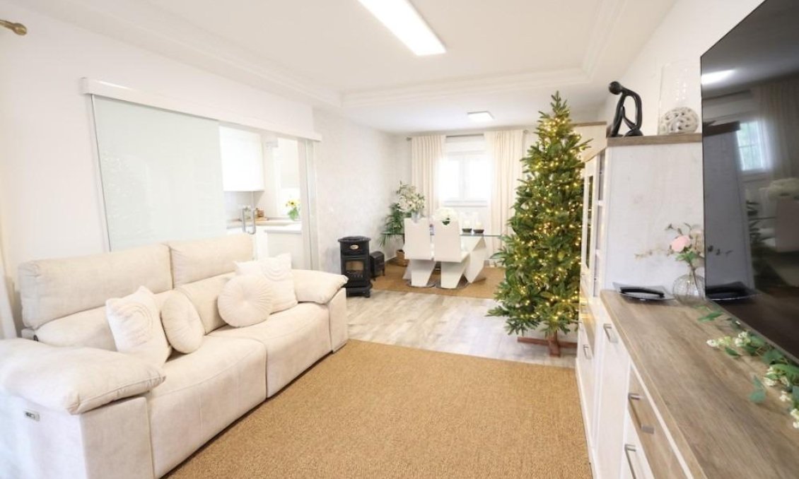 Wiederverkauf - Villa -
San Miguel de Salinas - Inland