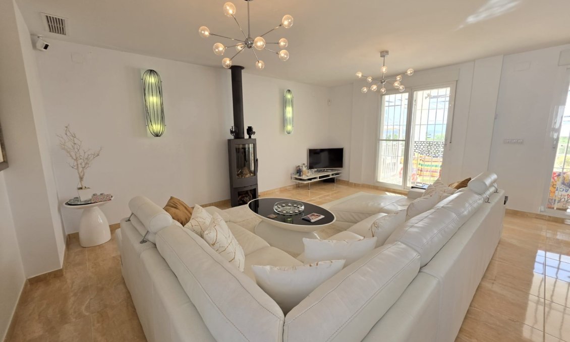 Wiederverkauf - Villa -
Pinoso - Inland