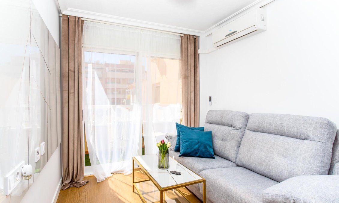 Resale - Apartment -
Torrevieja - Centro