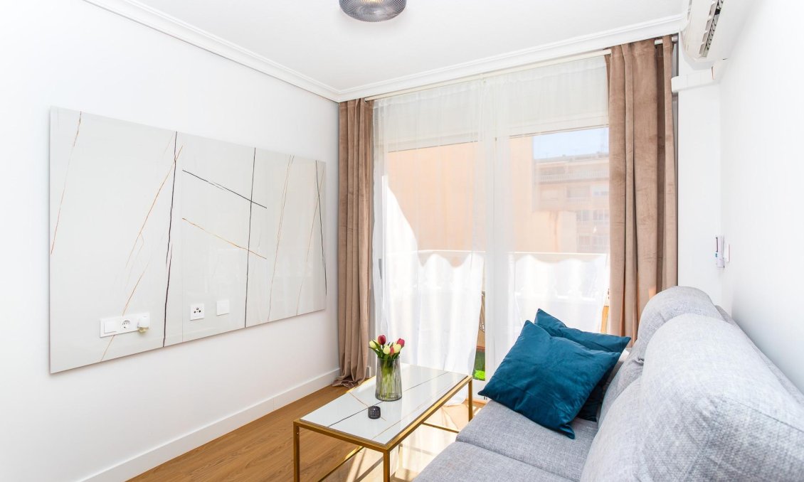 Resale - Apartment -
Torrevieja - Centro