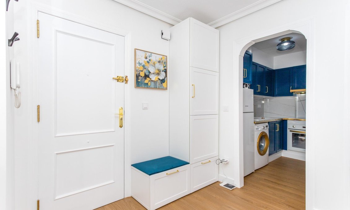 Resale - Apartment -
Torrevieja - Centro