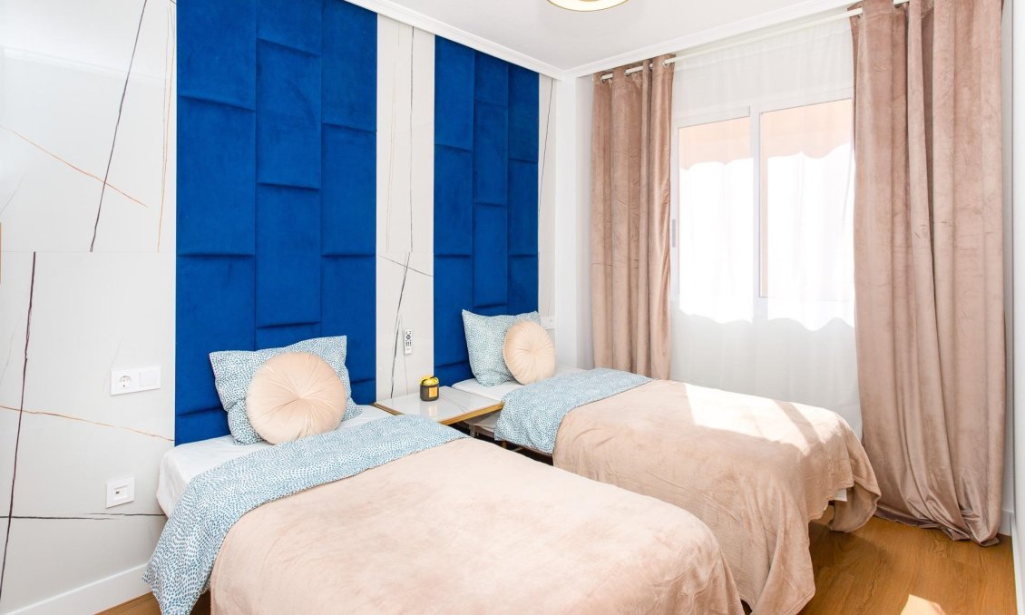 Resale - Apartment -
Torrevieja - Centro