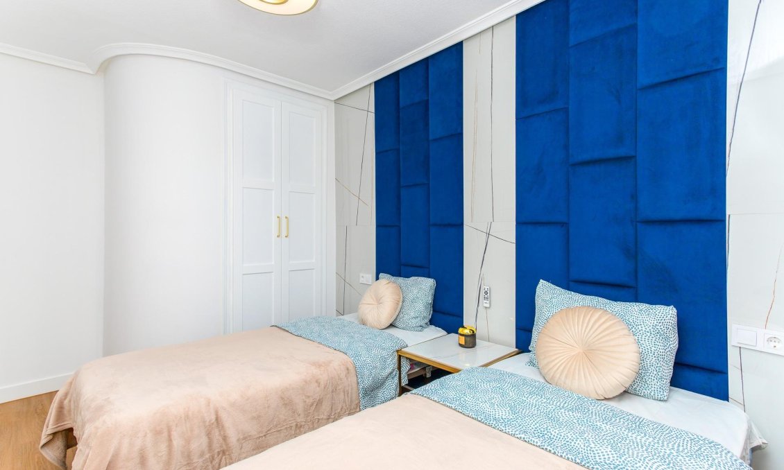 Resale - Apartment -
Torrevieja - Centro