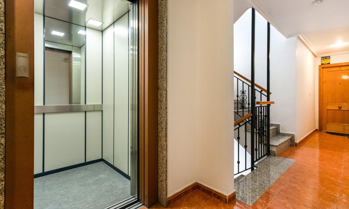 Resale - Apartment -
Torrevieja - Centro