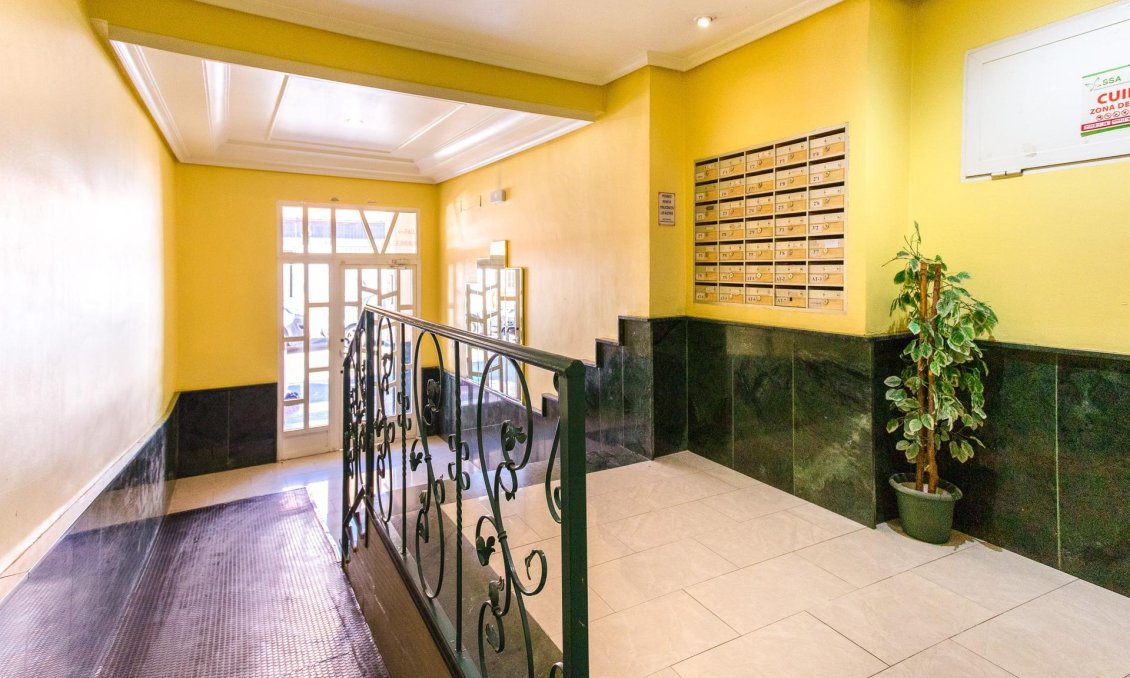 Resale - Apartment -
Torrevieja - Centro