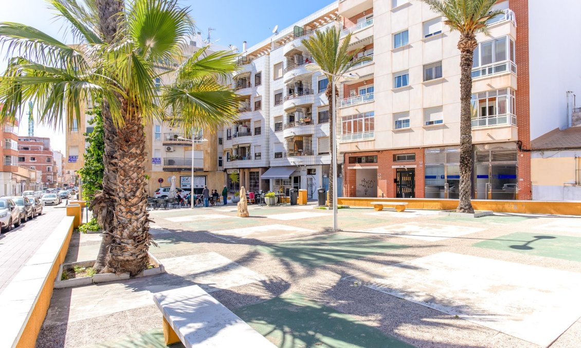 Resale - Apartment -
Torrevieja - Centro