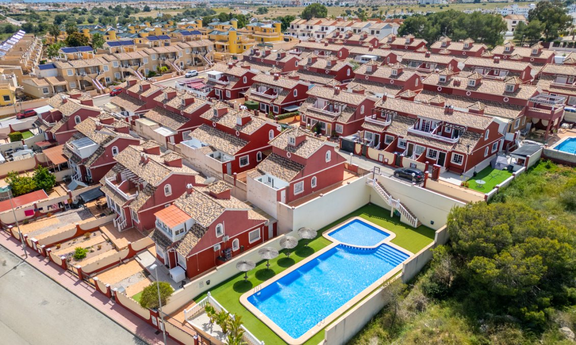 Revente - Town House -
Villamartin - Costa Blanca
