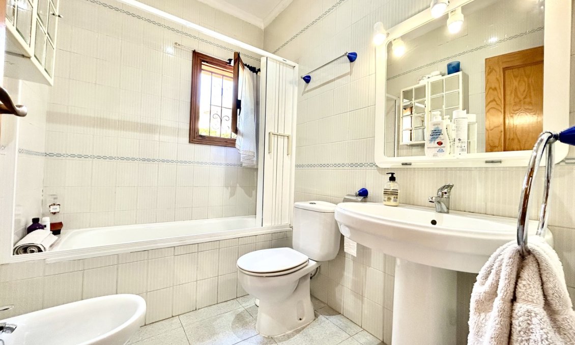 Segunda mano - Villa -
La Zenia - Costa Blanca