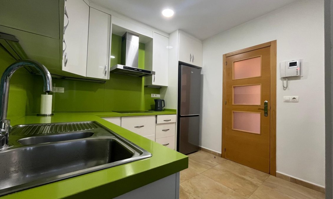 Segunda mano - Apartamento -
Torrevieja - Centro