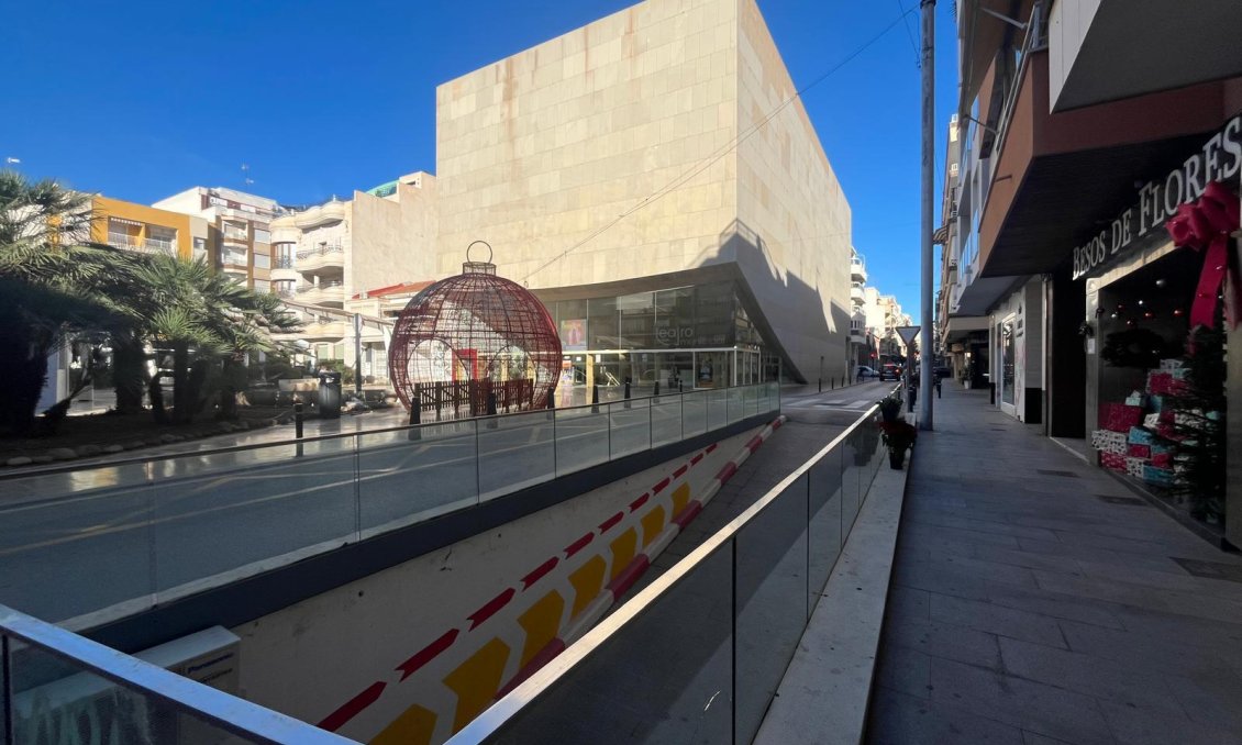 Segunda mano - Apartamento -
Torrevieja - Centro