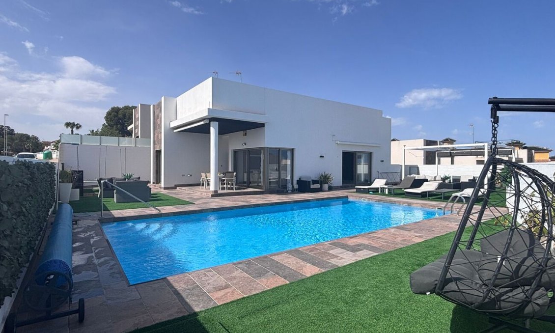 Segunda mano - Villa -
Villamartin - Costa Blanca