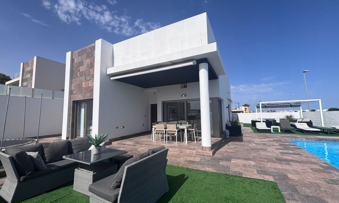 Segunda mano - Villa -
Villamartin - Costa Blanca