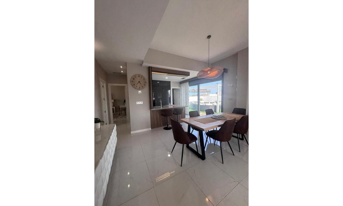 Segunda mano - Villa -
Villamartin - Costa Blanca