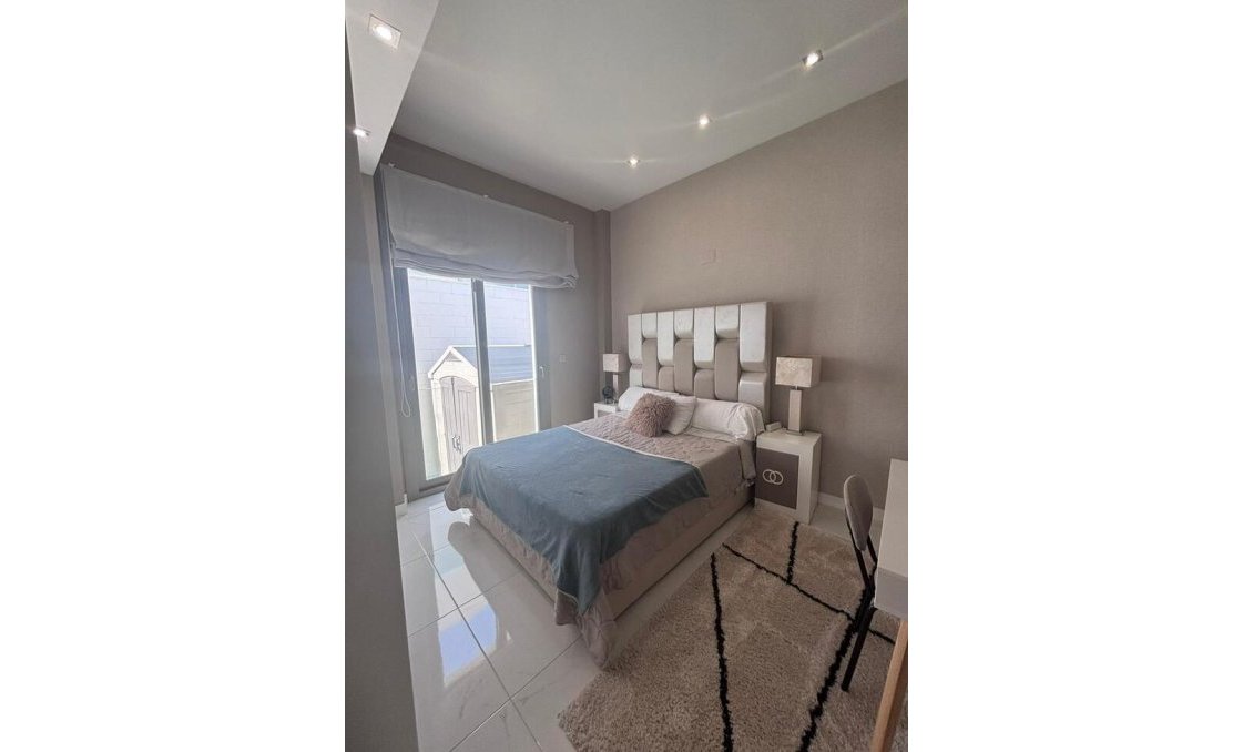 Segunda mano - Villa -
Villamartin - Costa Blanca