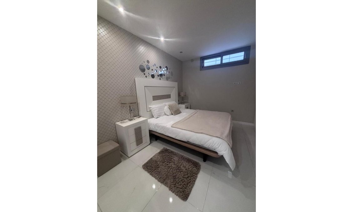 Segunda mano - Villa -
Villamartin - Costa Blanca