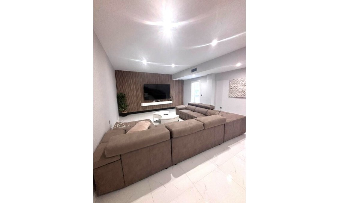 Segunda mano - Villa -
Villamartin - Costa Blanca