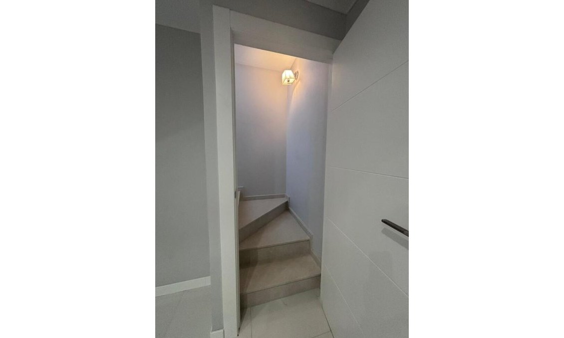 Segunda mano - Villa -
Villamartin - Costa Blanca