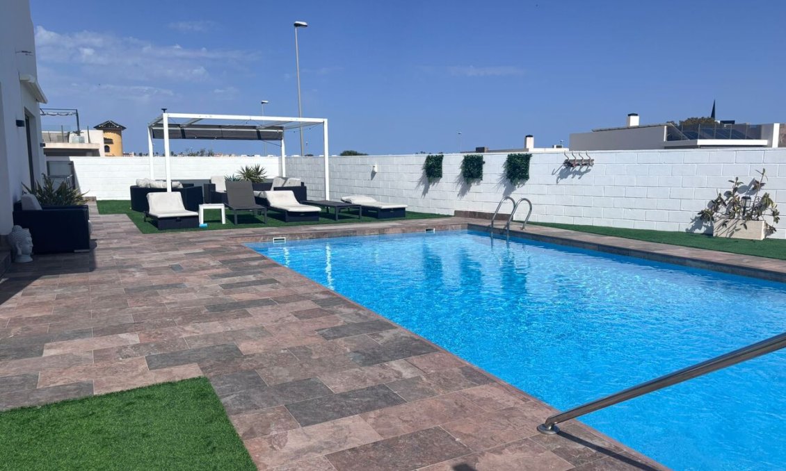 Segunda mano - Villa -
Villamartin - Costa Blanca