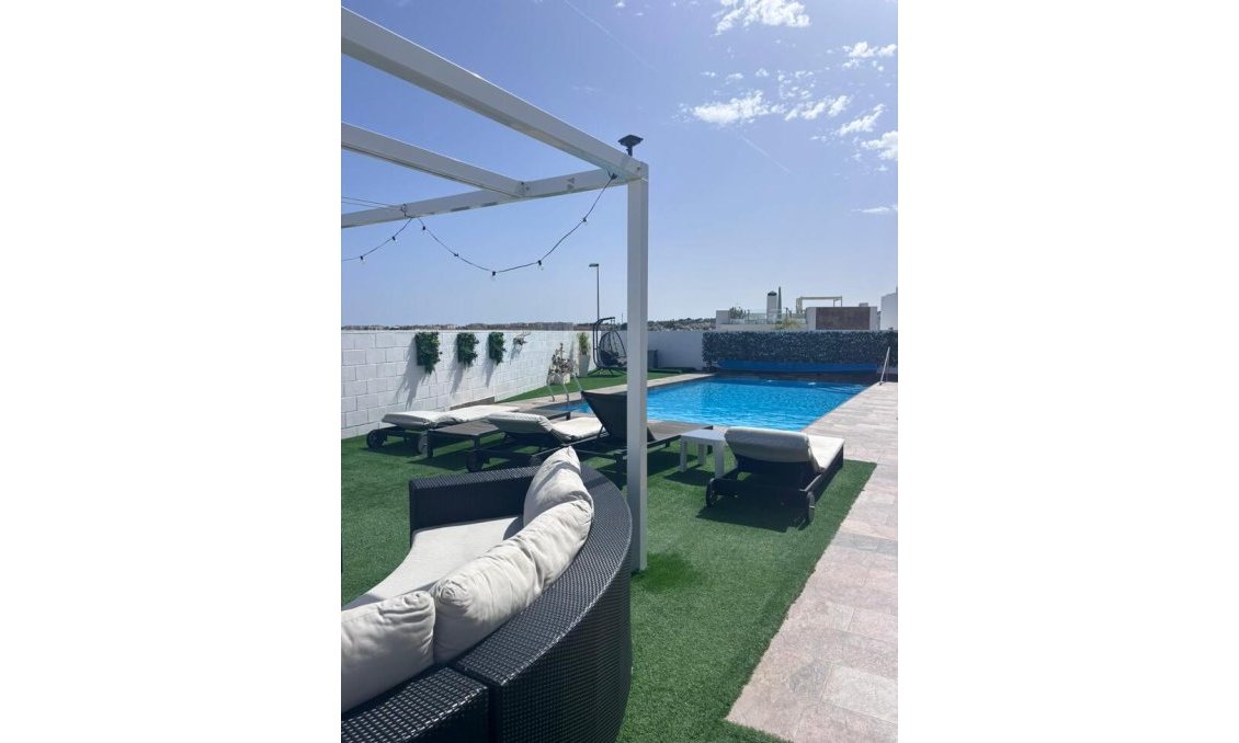 Segunda mano - Villa -
Villamartin - Costa Blanca