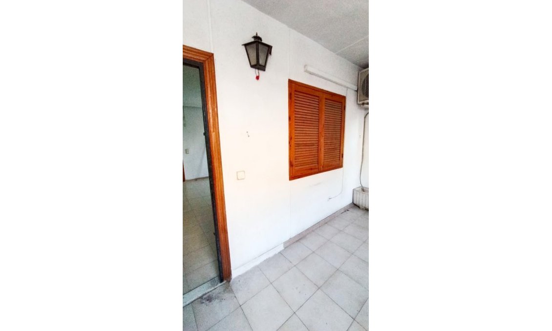 Revente - Appartement -
Torrevieja - Centro