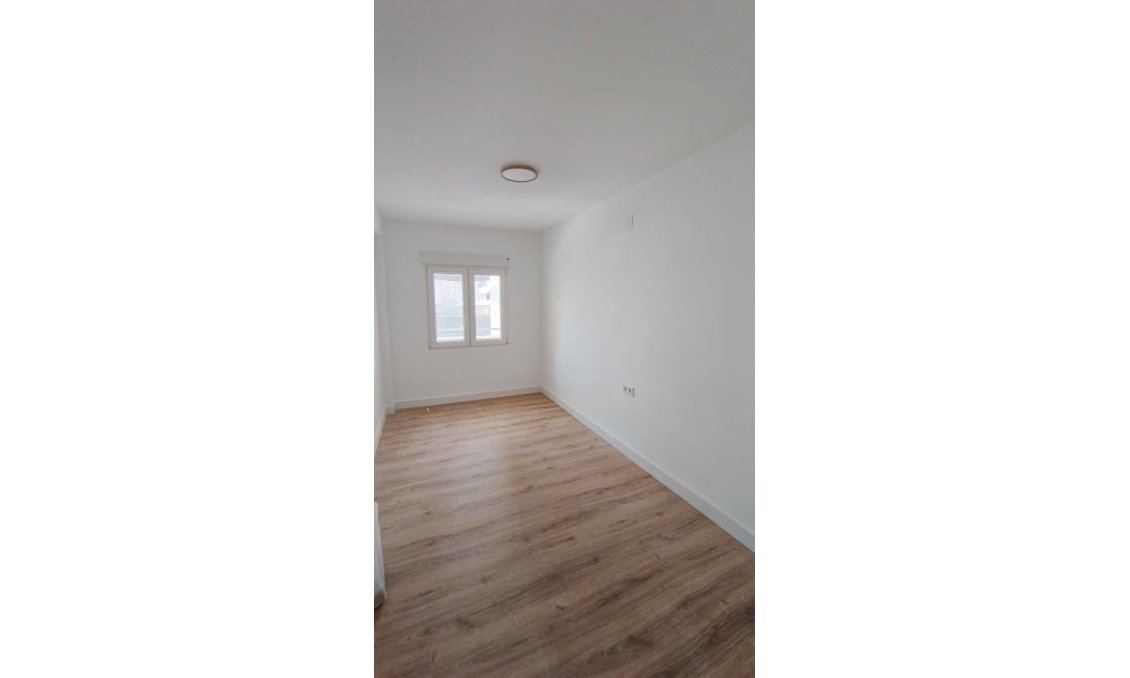 Revente - Appartement -
Torrevieja - Centro