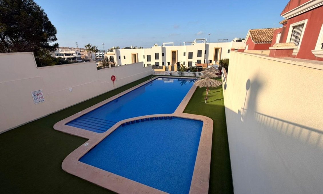 Revente - Semi Detached -
Orihuela Costa - Villamartín