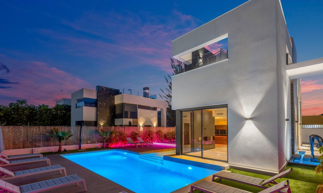 Revente - Villa -
Torrevieja - Torreta Florida