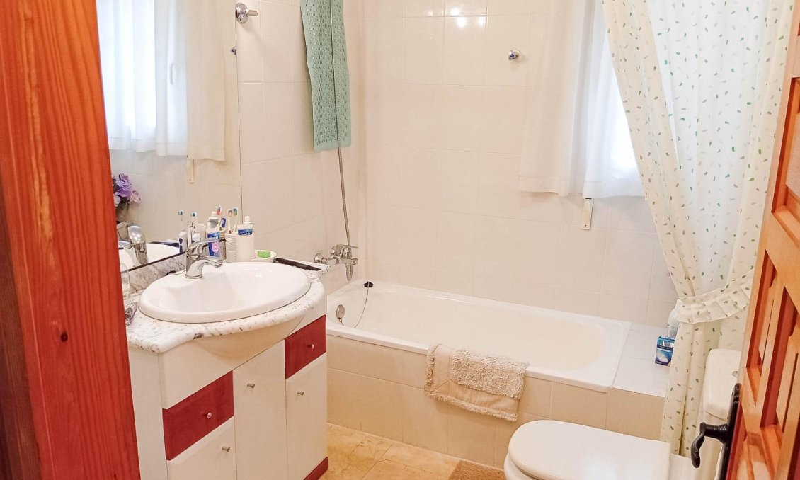 Használt Ingatlanok - Villa -
Torrevieja - La Siesta