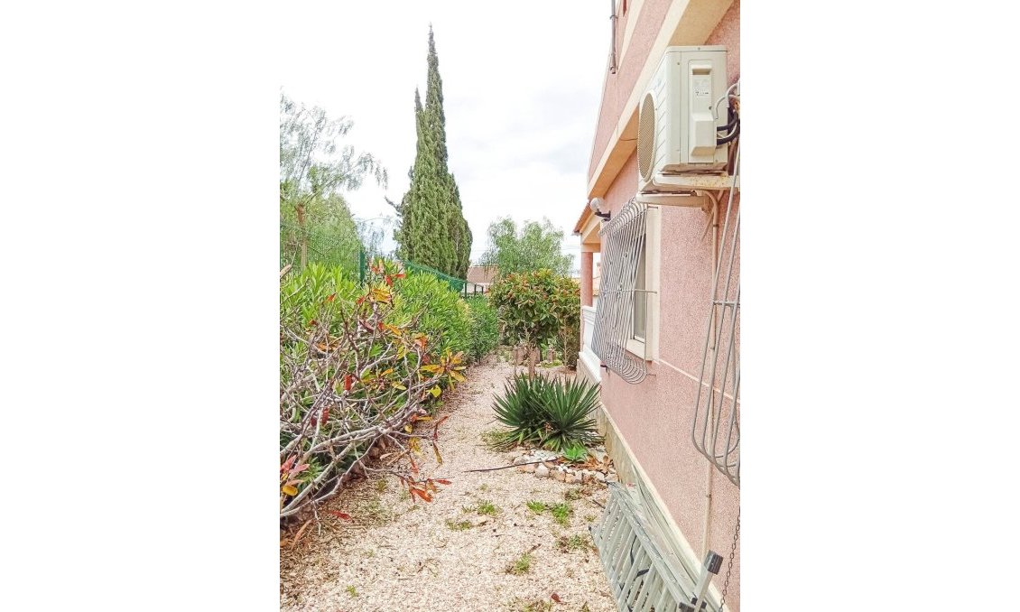 Használt Ingatlanok - Villa -
Torrevieja - La Siesta