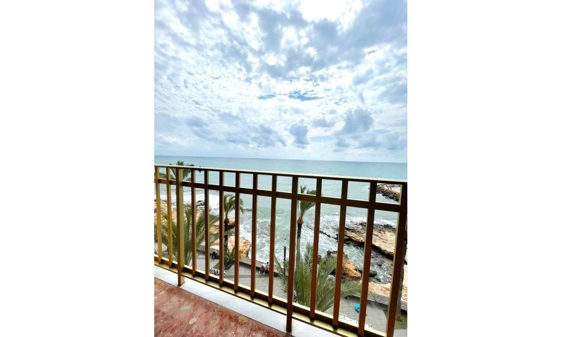 Segunda mano - Apartamento -
Torrevieja - Estacion De Autobuses