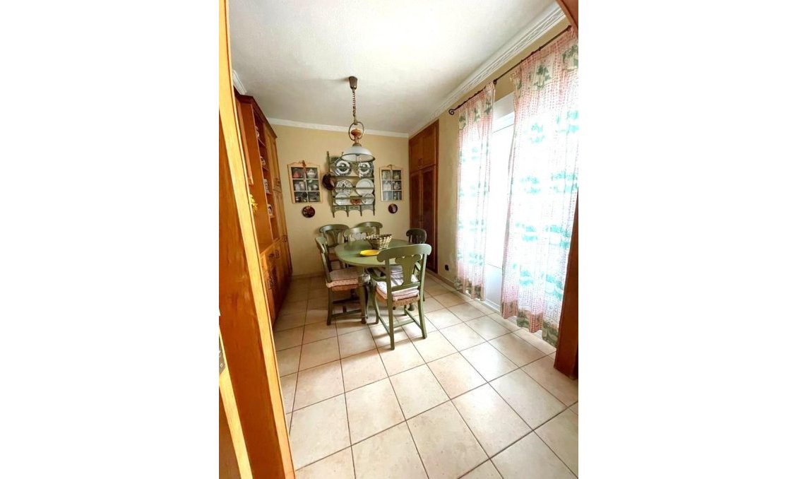 Segunda mano - Apartamento -
Torrevieja - Estacion De Autobuses