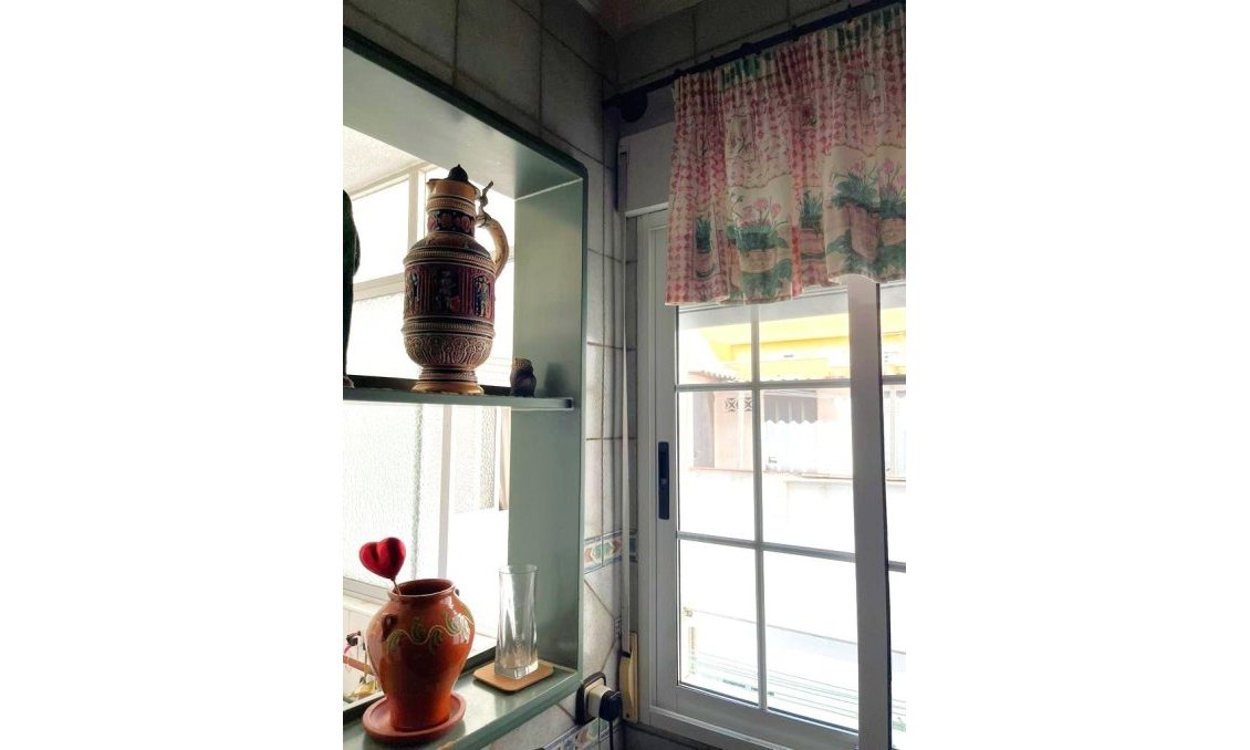 Segunda mano - Apartamento -
Torrevieja - Estacion De Autobuses