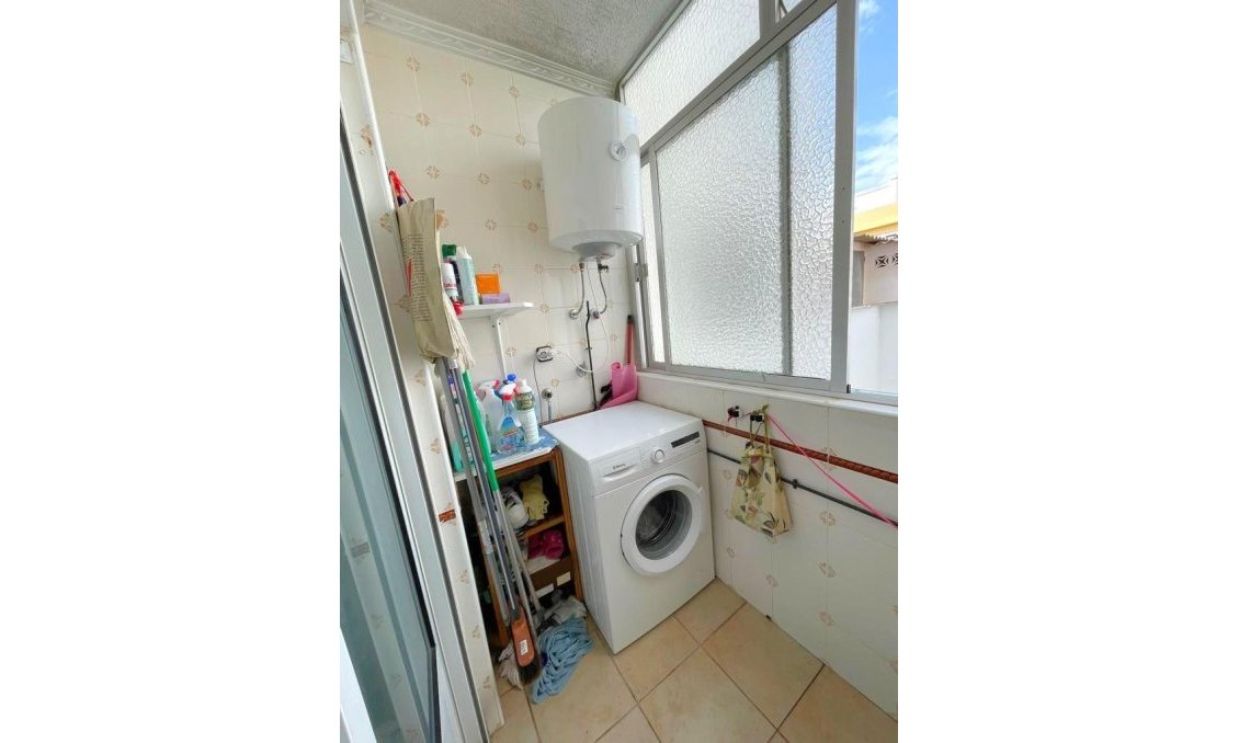 Segunda mano - Apartamento -
Torrevieja - Estacion De Autobuses